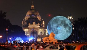 La Luna diventa un’opera d’arte che fa il giro del mondo