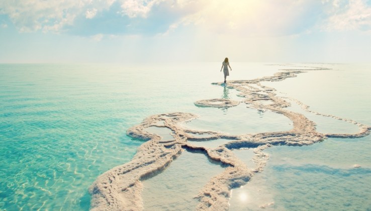 Si galleggia, si nuota e ci si innamora: 10 cose sul Mar Morto