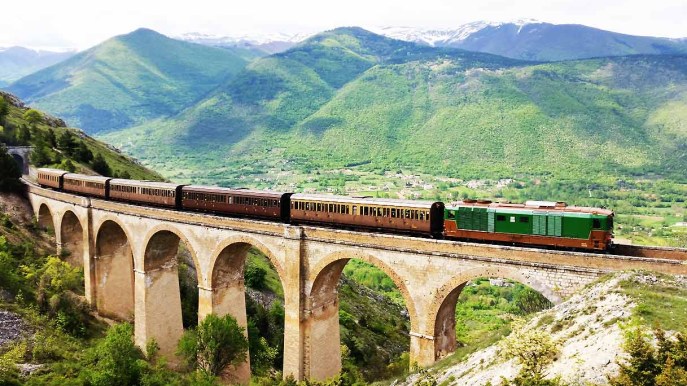 Parte il treno storico sui luoghi di Dante: l’itinerario