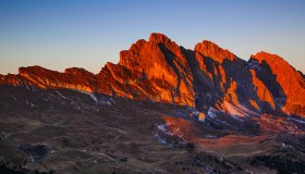 Il tramonto “infuoca” le Dolomiti: lo spettacolo è bellissimo