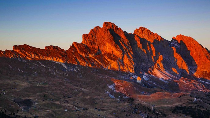 Il tramonto “infuoca” le Dolomiti: lo spettacolo è bellissimo