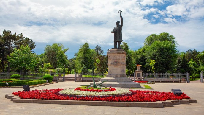 A Chisinau c’è il parco dove sbocciano l’amore e la poesia