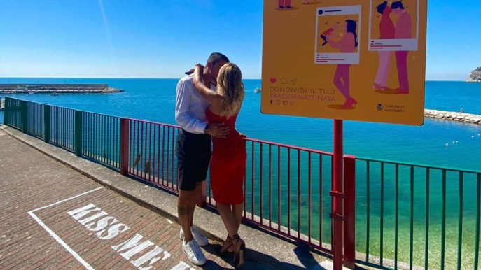 Il luogo più romantico d’Italia è una terrazza sul mare dove baciarsi