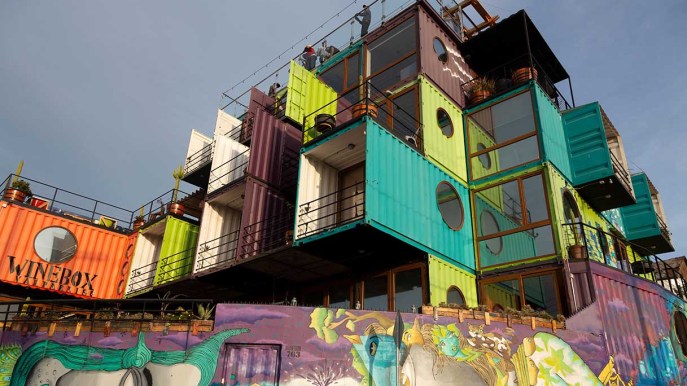 In Cile esiste un hotel costruito con container riciclati. Ed è bellissimo