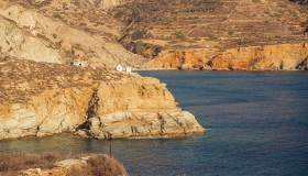 Folegandros: l’isola selvaggia delle Cicladi