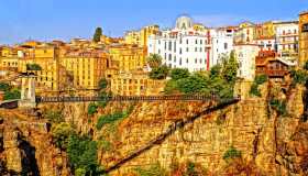 I paesi a strapiombo più belli del mondo: una vera vertigine