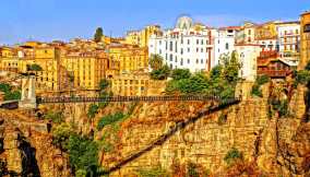 I paesi a strapiombo più belli del mondo: una vera vertigine