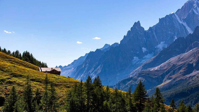 Trekking al Rifugio Walter Bonatti, dedicato al celebre alpinista