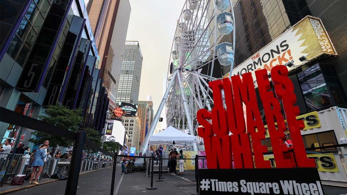 A Time Square c’è una ruota panoramica che offre una vista incredibile