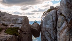In questi luoghi del mondo puoi toccare il cielo con un dito
