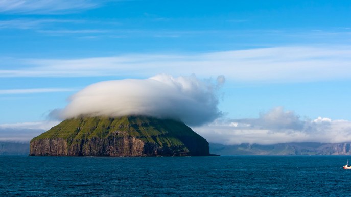 Come in una fiaba: la remota isola avvolta da una nuvola