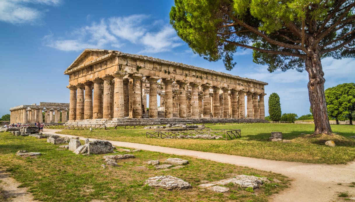 Paestum: on the road lunco la Salerno reggio Calabria