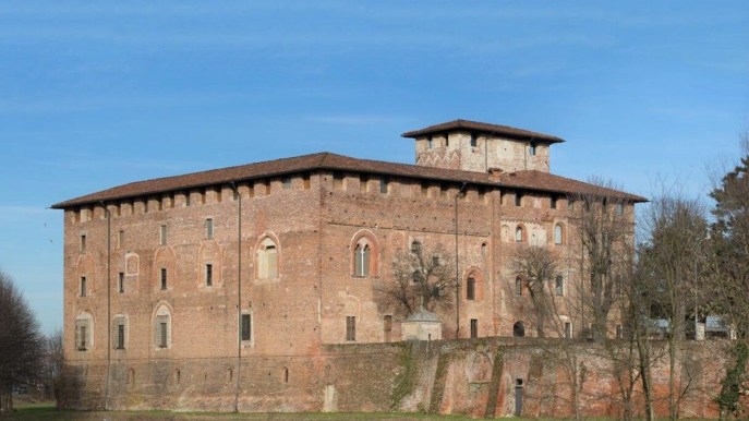 Torna a splendere una bellezza italiana: il Castello di Lardirago