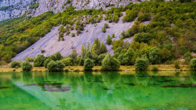 Il laghetto più pittoresco del Trentino si tinge d’autunno