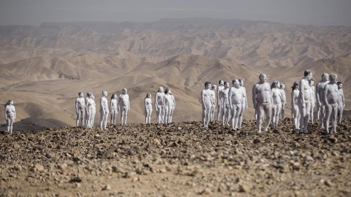 200 uomini marciano sul Mar Morto. Come granelli di sale