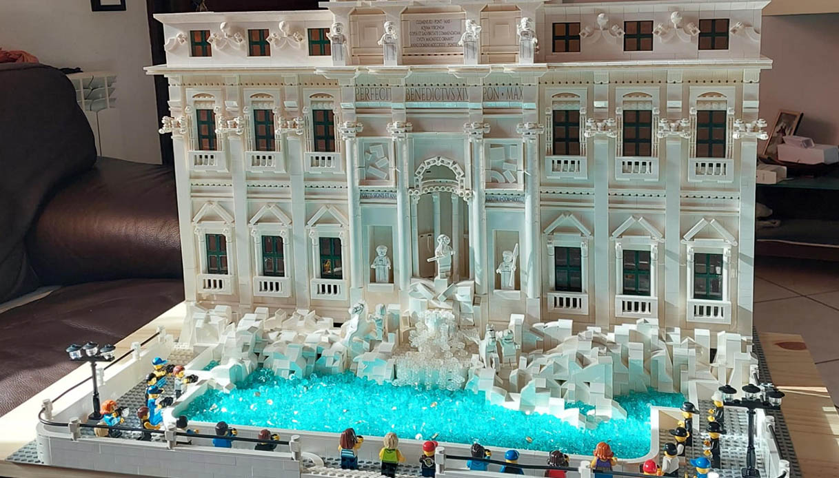 Fontana di Trevi realizzata con mattoncini Lego