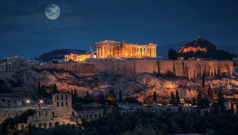 Atene, nel quartiere che non dorme mai