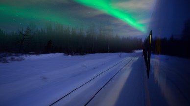 Il treno che segue la rotta dell’aurora boreale