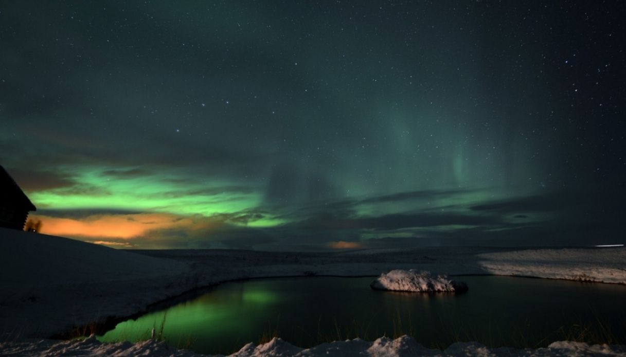 hella islanda aurora boreale