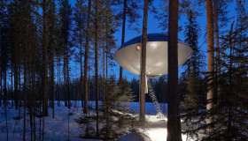 Dormire in un UFO nella foresta artica