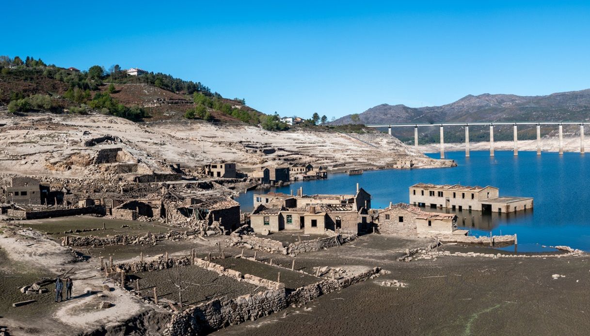 Aceredo: l’Atlantide spagnola riemersa dalle acque dopo 30 anni