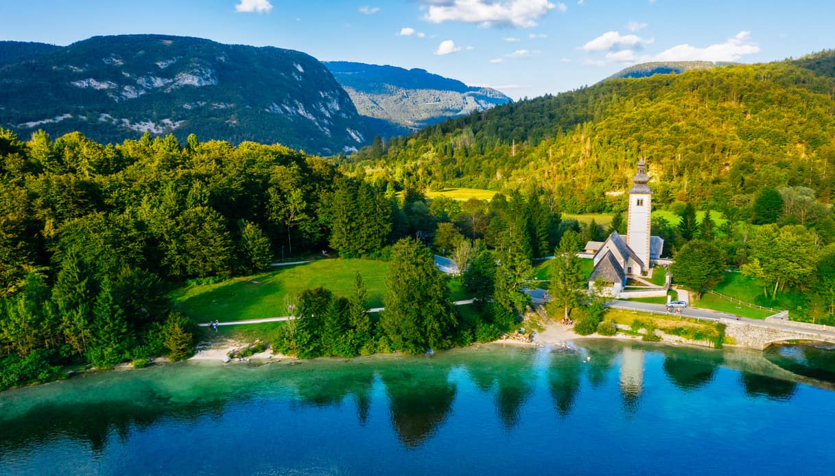 Bohinj, il maestoso lago della Slovenia immerso nel verde