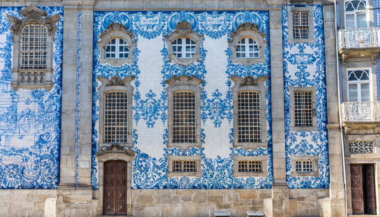 Facciata di un edificio a Porto