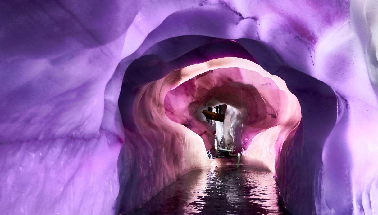 Viaggio all'interno del ghiacciaio di Hintertux