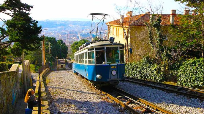 Il tram che conduce al balcone suggestivo di Trieste