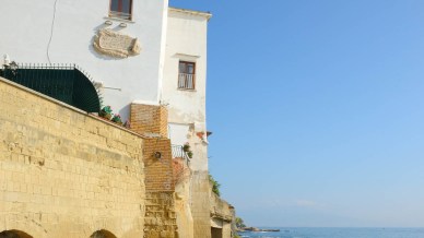 La “fenestella” magica sul golfo di Napoli