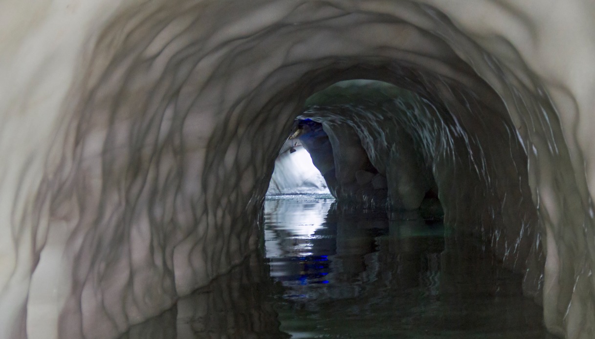 Nel cuore di questo ghiacciaio esiste un palazzo incantato