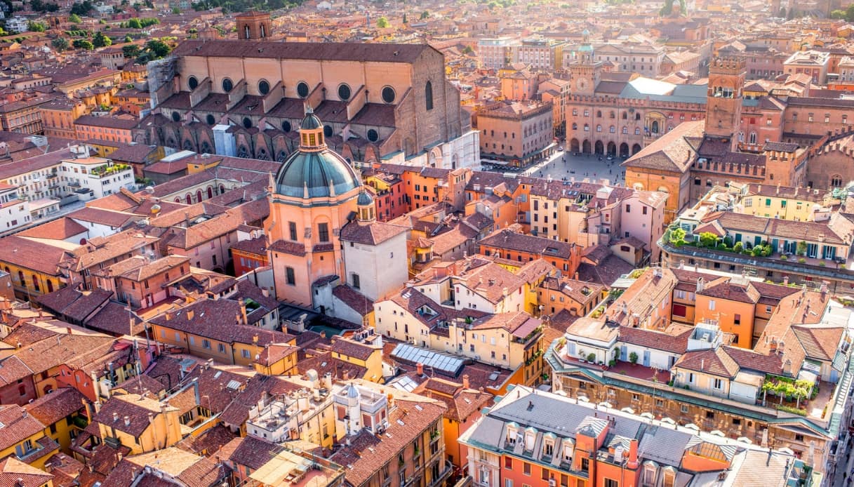 Bologna, soleggiata città dell'Italia