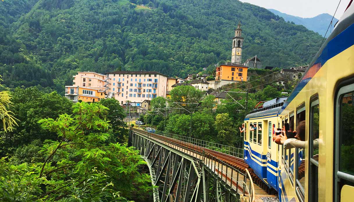 Ferrovia-Vigezzina-Centovalli-Treno-storico-Intragna