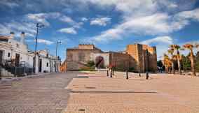 Piazza Miglionico e Castello del Malconsiglio