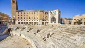 L'Anfiteatro di Lecce, abbracciato dalla bellezza