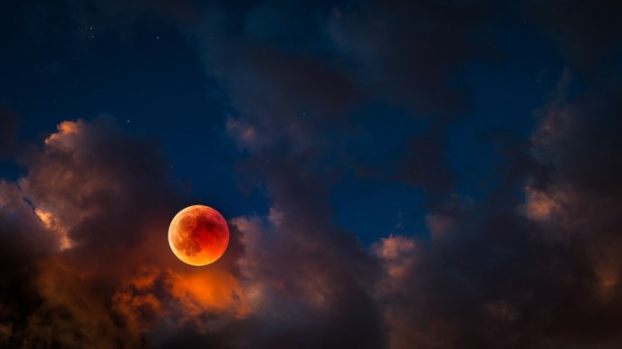 Lo spettacolo più bello del mese è nel cielo: arriva la notte della Luna rossa