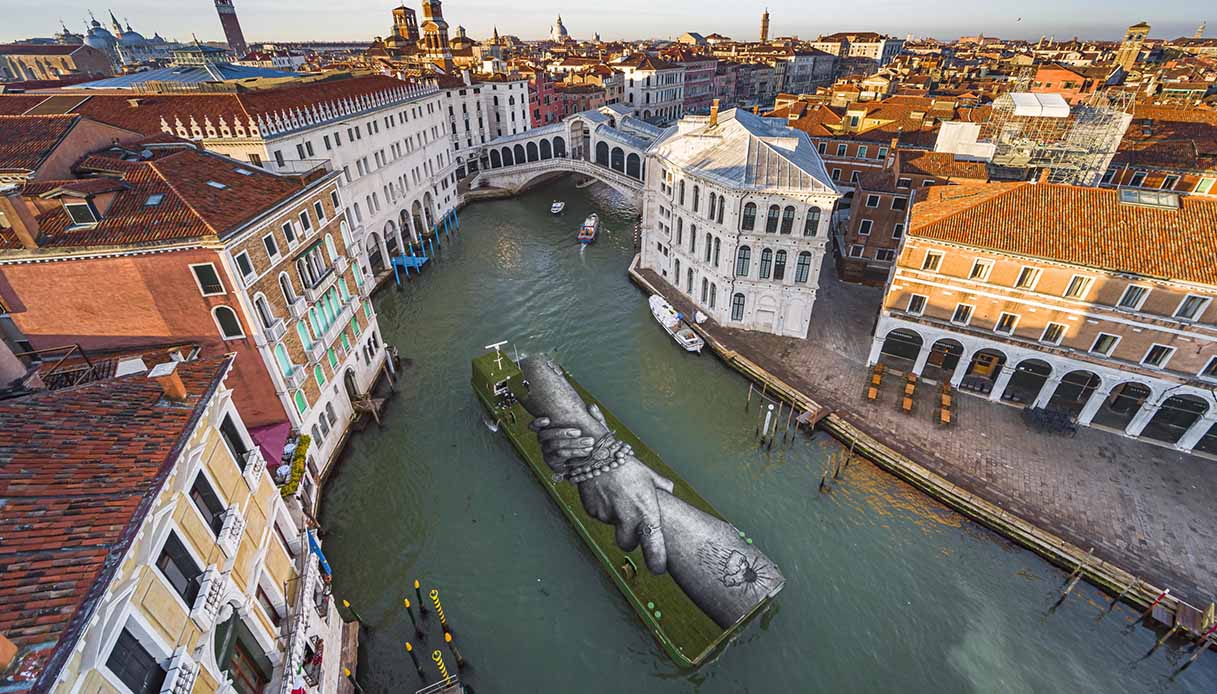 Saype arriva a Venezia per la Giornata della Terra