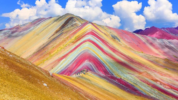 Come in un quadro: la montagna che ha rubato i colori all’arcobaleno