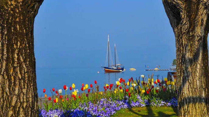 Il giardino vista lago è in fiore: è il più romantico d’Italia