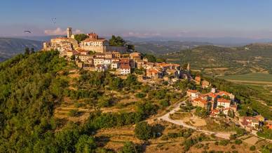 Qui vivono vampiri, giganti e streghe