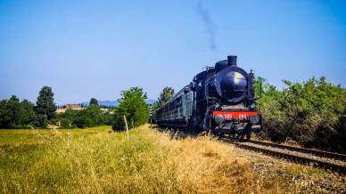 Partono i treni storici per un viaggio romantico nel tempo
