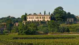 I giardini diffusi della Franciacorta sono in fiore, una magia visiva e sensoriale
