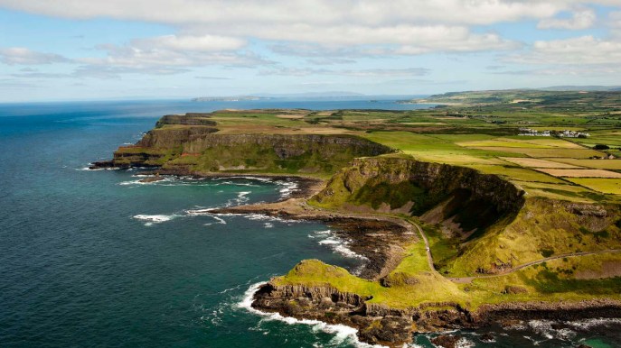 La strada più bella del mondo è in Irlanda. Scopri la Causeway Coastal Route