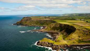 La strada più bella del mondo è in Irlanda. Scopri la Causeway Coastal Route