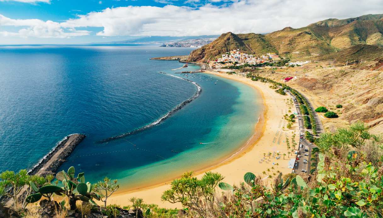 https://siviaggia.it/wp-content/uploads/sites/2/2022/05/Laguna-de-Las-Teresas.jpg