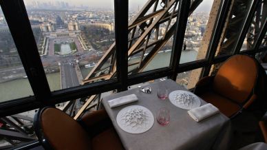Pranzo con vista più romantica del mondo: succede a Parigi