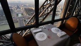 Pranzo con vista più romantica del mondo: succede a Parigi
