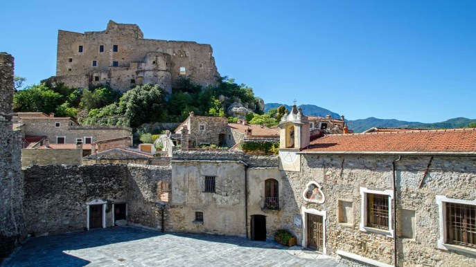 Castelvecchio di Rocca Barbena, grande fascino medievale