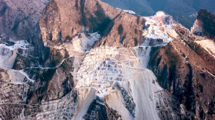 Le montagne del marmo che custodiscono l’oro bianco d’Italia