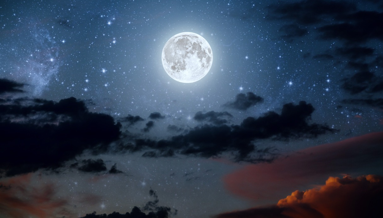 Spettacolo in cielo: arriva la doppia Super Luna piena di agosto
